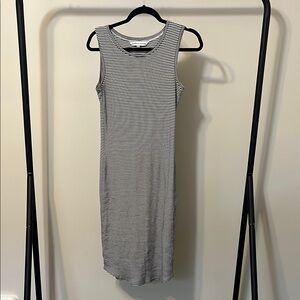 Cupcakes & Cashmere Gray Sheath Midi Dress